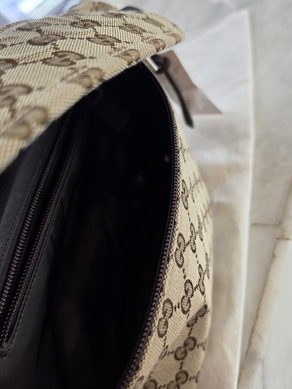 Gucci Beige Monogram Canvas Men’s Crossbody Belt Bag - Picture 5 of 12